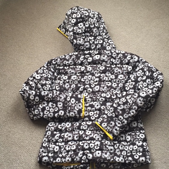 SH Collection daisy print jacket - Picture 2 of 7